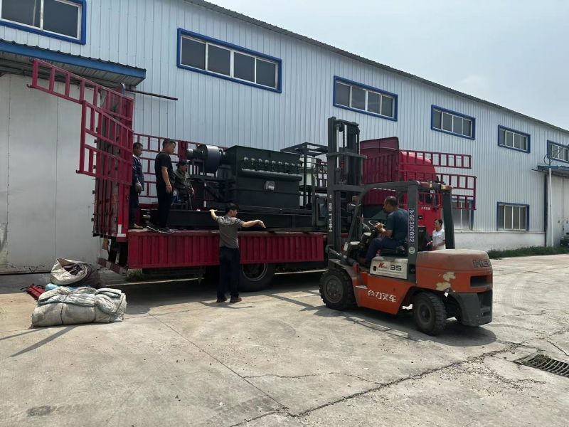 磨粉機，脈沖除塵和變頻輸送機發(fā)貨浙江